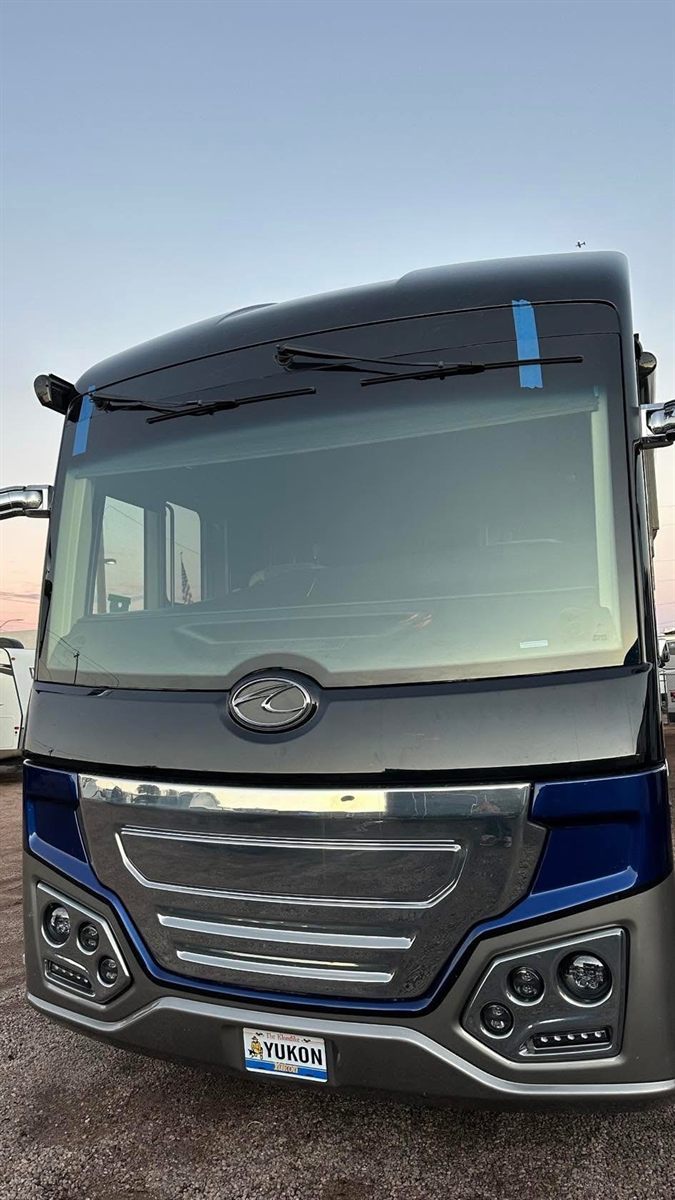 Class A motorhome front windshield replacement